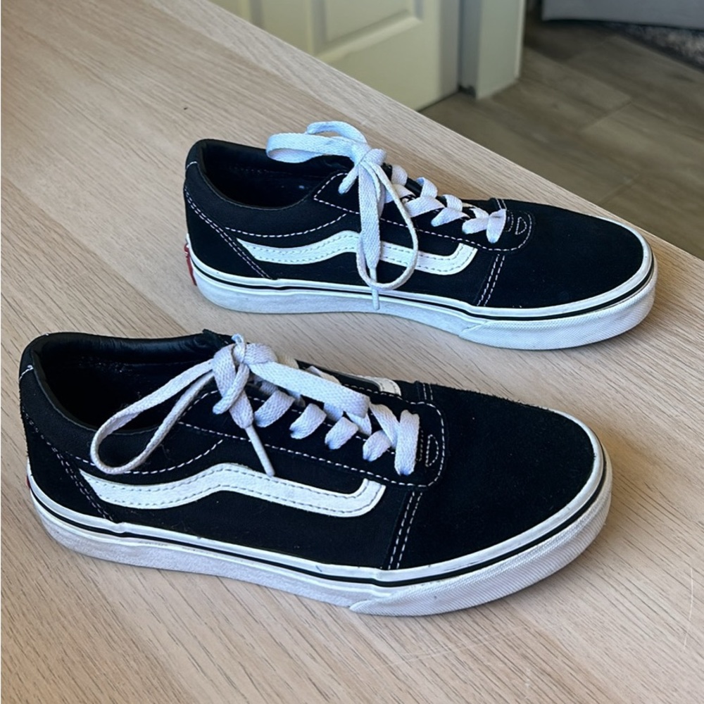 Black classic vans size 3 youth